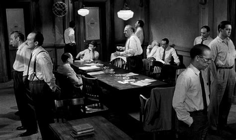 12 Angry Men! Üstün Bir Hukuk Draması ve Gerilimle Dolu Bir Jüri Salonu!