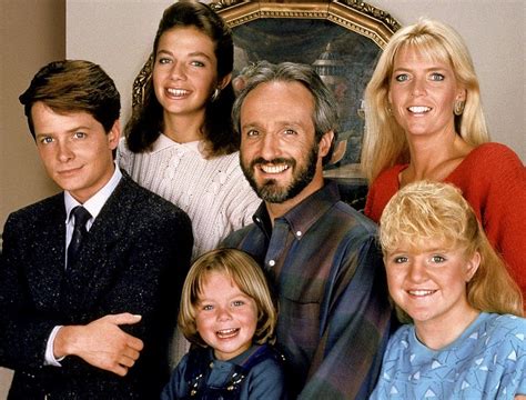  Family Ties - 80'lerin ikonik aile dinamikleri ve nostaljik bir Amerikan deneyimi!